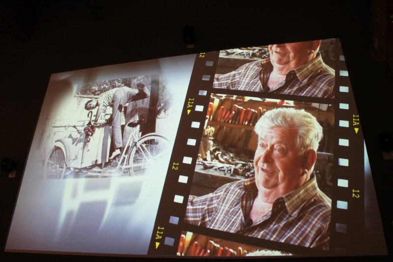Mr Raymond Lemoine  travers un fim retraant toute lhistoire de la moto