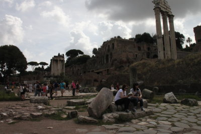 Le Forum : from right to left temple of Castor and Pollux temple of Vesta