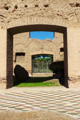 Thermes de Caracalla : Cet ensemble thermal, sportif et culturel d'une superficie de 11 ha pouvait accueillir 16 000 visiteurs