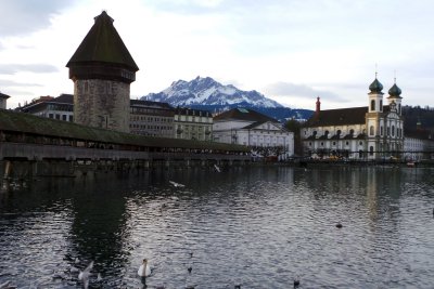 Construit en l'an 1365, le Kapellbrcke est le plus ancien et le plus long pont en bois d'Europe