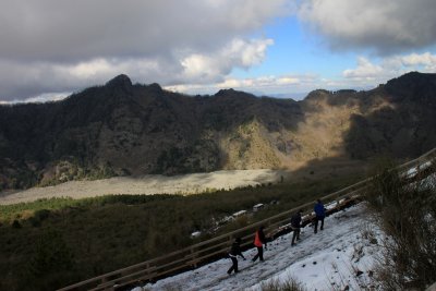 After a mini-bus climb up to 1000 meters above sea level, we continue on foot to the crater of Vesuvius in the snow.