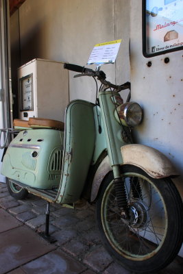Scooter Manurhin 1958 type SN75  74CC 1CV 1 vitesse moteur 2TDKV 70km/h