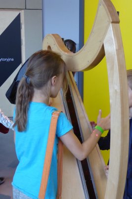 In the Copernicus science centre : an electronic harp