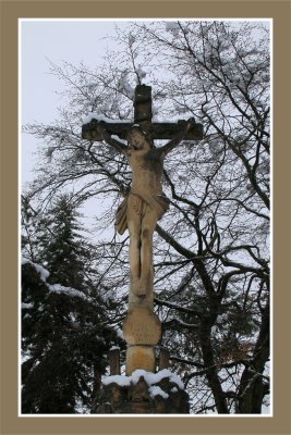 Crucifix enneigé