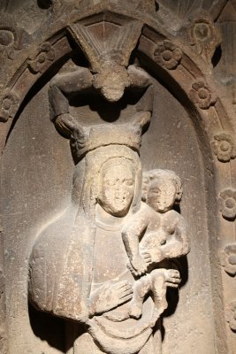 Vierge à l'enfant en grès des Vosges ( XIVème siècle)