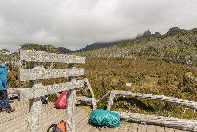 Mt Ossa is still enshrouded by cloud ...