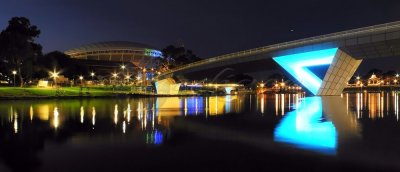Adelaide Oval and riverwalk footbridge (DSCN2610)