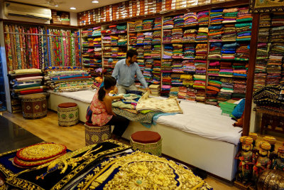 Suhi shopping for silks
