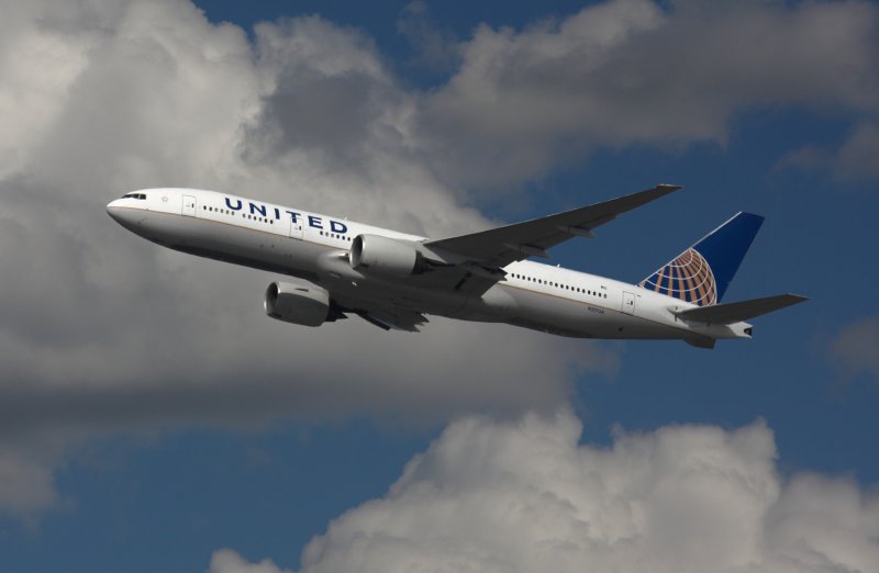 Chicago IL UAL 777 N217UA Departure 8-18-13  432 PM 1.tif