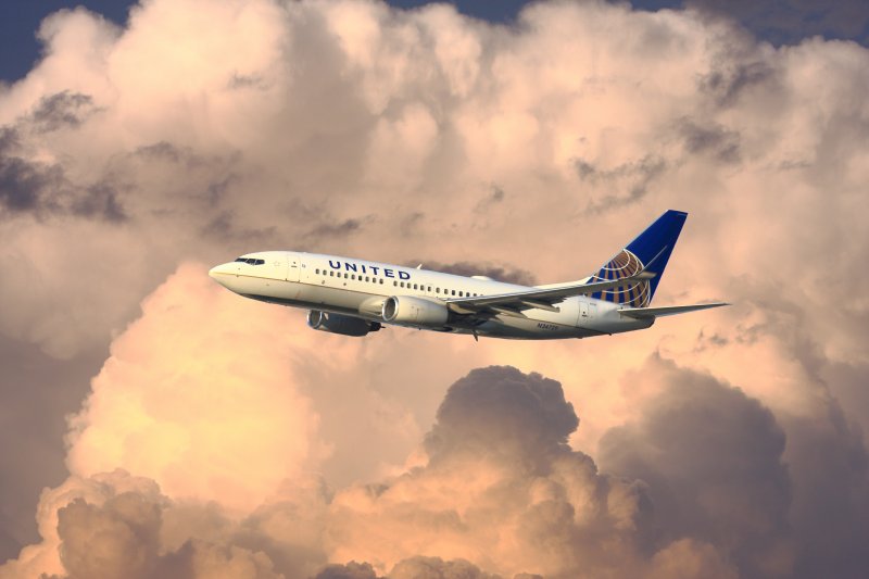 ChicagoIL United 737 On Departure 8-11-11 637 PM 3.TIF