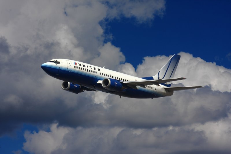 ChicagoIL UAL B-737 N374UA 3-25-08.jpg