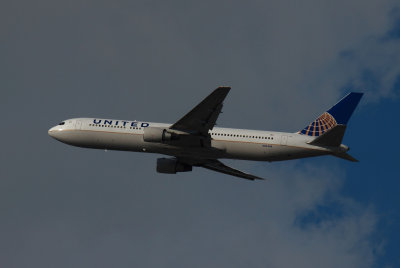 Chicago IL UAL 767 N644UA Departure 6-28-13  607 PM 3.JPG