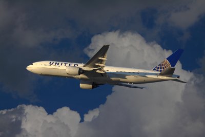 ChicagoIL United 777 N780UA  On Departure 8-11-11 625 PM 1.tif