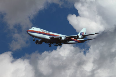 UAL B-747-200 Approach 1.jpg