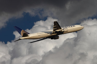 NewarkNJ  UAL 767 N656UA  Dept 6-14-15 545 PM 2AB  4718.jpg