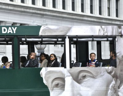 Lincoln on the Bus, Lincoln in the Bus