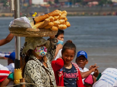 Street vendor at Water Festival 