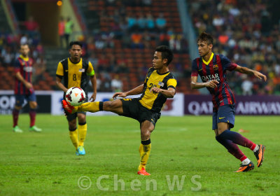 Wan Zack Haikal (25) takes on Neymar