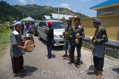 Welcoming musicians