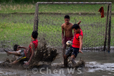 Football in the mud