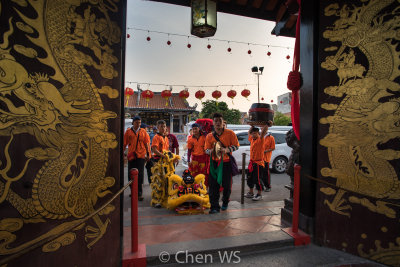 Lion dance troupe waiting at temple entrance