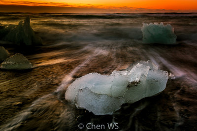 Sunrise Black sand beach at Jokullsarlon