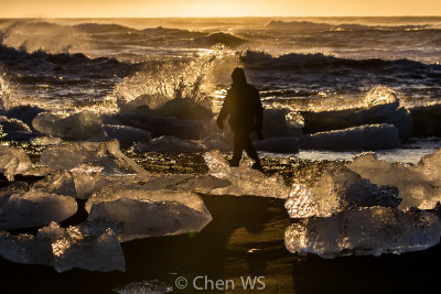 Sunrise Black sand beach at Jokullsarlon