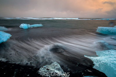 Sunset Black sand beach at Jokullsarlon