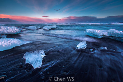 Sunset Black sand beach at Jokullsarlon