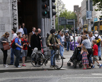 Dublin: Trinity College Sreet Scene