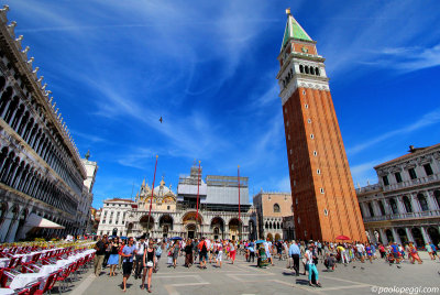 I lost my wife in Piazza San Marco ....  Where did you go Olive ???   :)