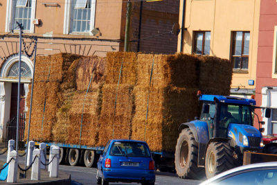 load of straw bales .jpg