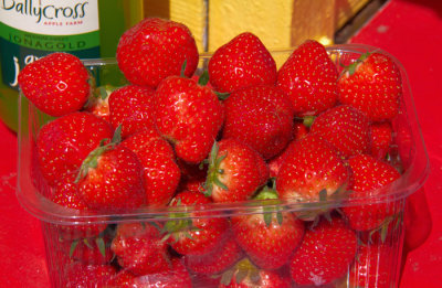 strawberries for sale 2.jpg