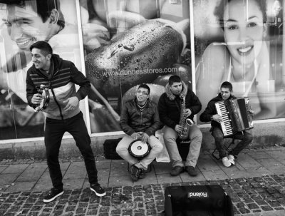buskers 2.jpg