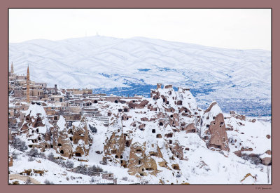 17 Uchisar houses and mountains