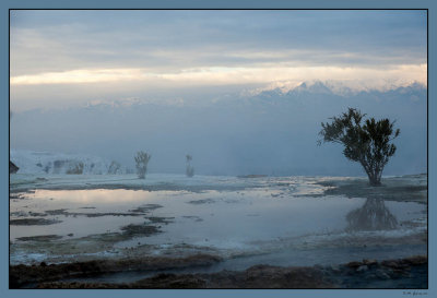 30 Bush and mountains in Pamukkale