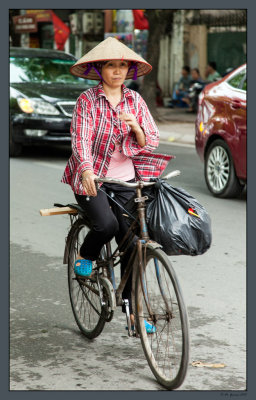 04 Woman in bike. Hanoi
