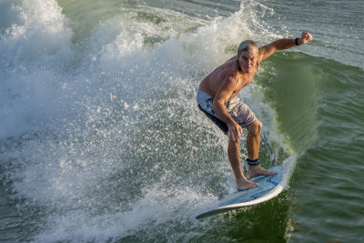 2016 September Surfer 23