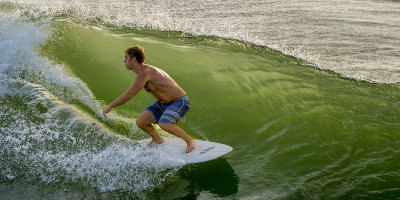 2016 September Surfer 31