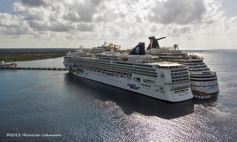 K3A3847-Norwegian Jewel and Carnival Magic.jpg