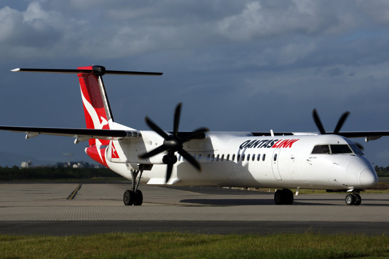 QANTAS LINK DASH 8 400 CNS RF 5K5A9534.jpg