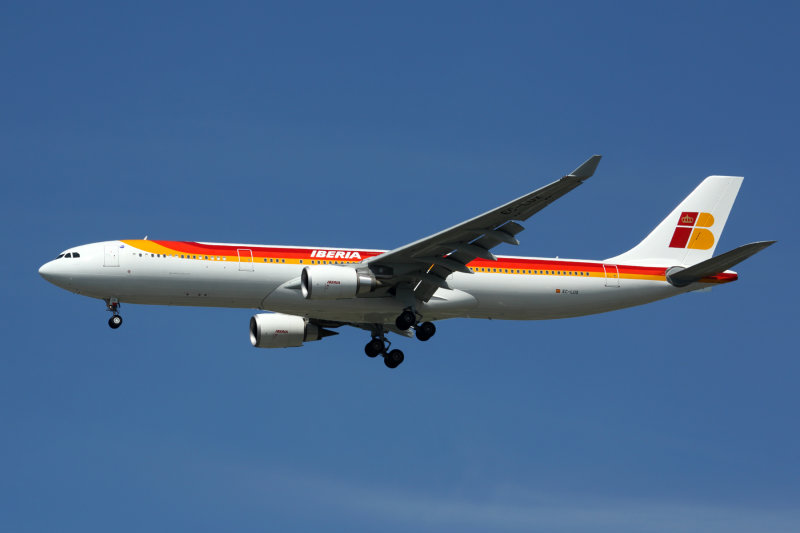 IBERIA AIRBUS A330 300 JFK RF 5K5A0010.jpg