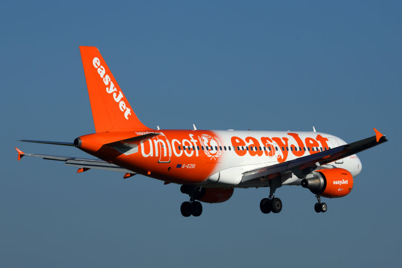 EASYJET AIRBUS A319 AMS RF 5K5A1729.jpg