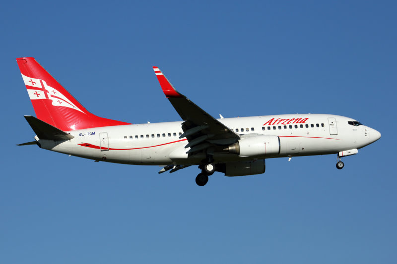 AIRZENA BOEING 737 700 AMS RF 5K5A2158.jpg