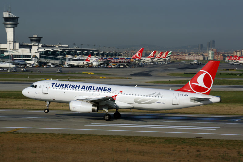 TURKISH AIRLINES AIRBUS A319 IST RF 5K5A0583.jpg