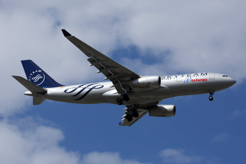 AIR EUROPA AIRBUS A330 200 MAD RF 5K5A1545.jpg