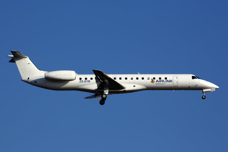 AIRLINK EMBRAER 145 JNB RF 5K5A2563.jpg