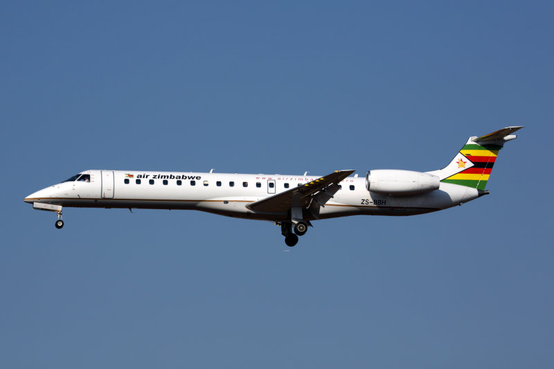 AIR ZIMBABWE EMBRAER 145 JNB RF 5K5A3157.jpg