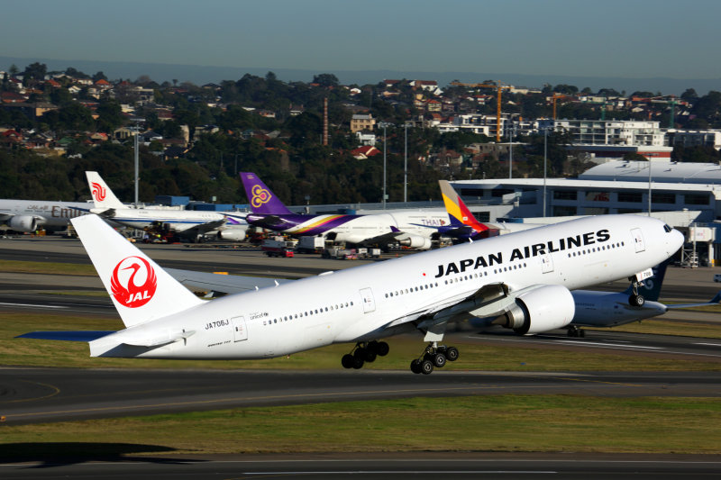 JAPAN AIRLINES BOEING 777 200 SYD RF 5K5A3323.jpg