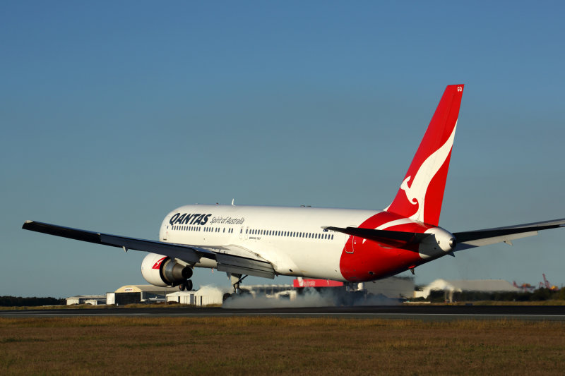 QANTAS BOEING 767 300 BNE RF 5K5A3808.jpg